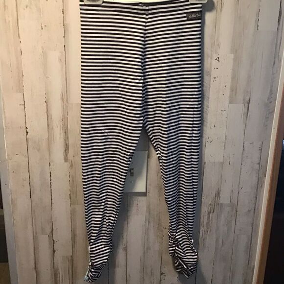 Leggings. By Matilda, Jane and Joanna Gaines buttons at the cuff, size 14 - Picture 1 of 6